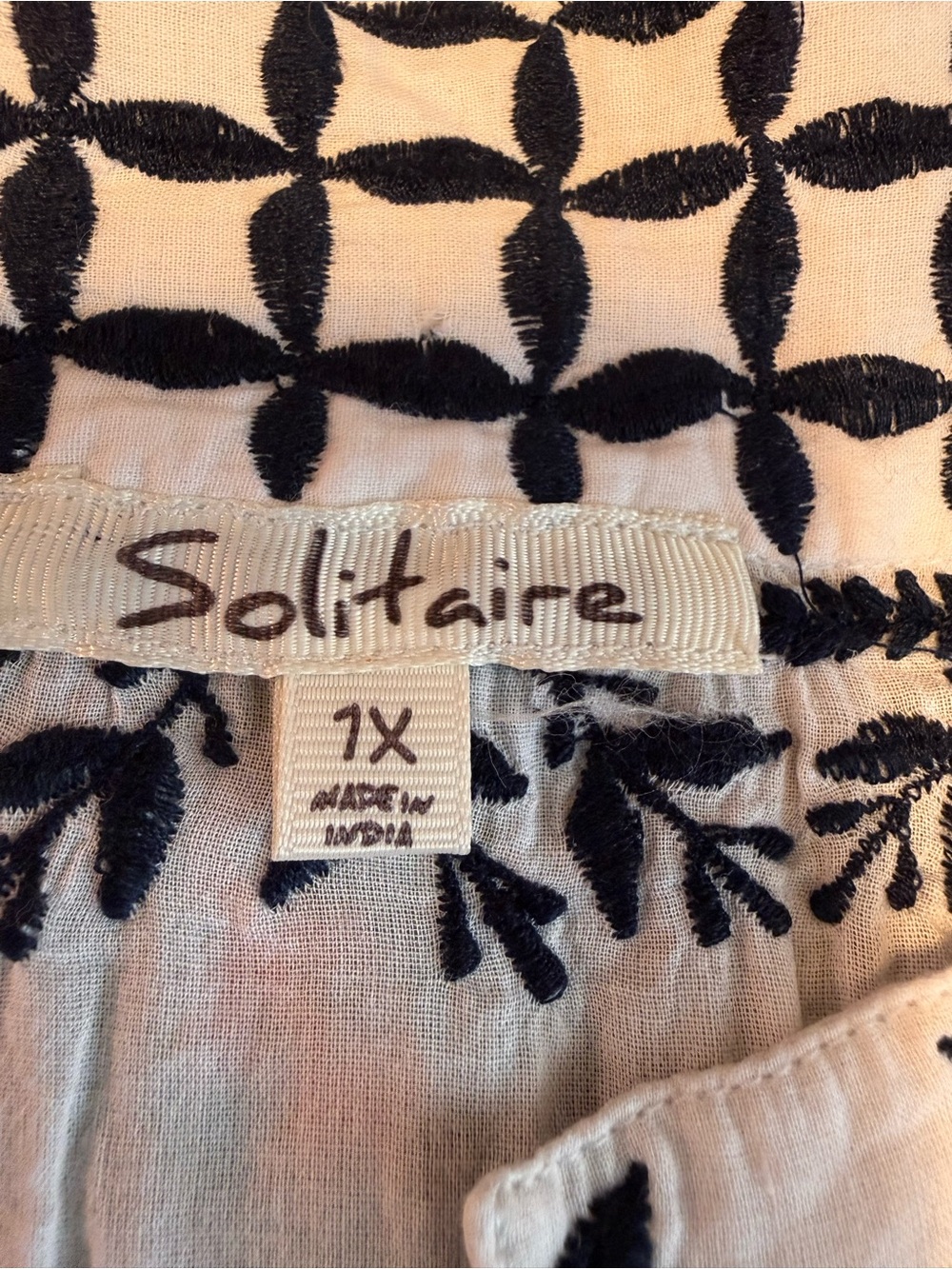 Solitaire 1X White Tunic with Black Embroidery Boho Romantic Floral Dressy - Picture 8 of 17